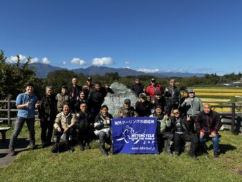 出発前に集合写真。