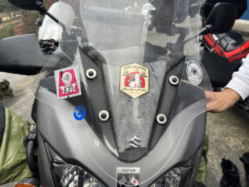 昔ユーラシア横断に連れて行った愛車。「確かにこのステッカーは剝がせないですね・・・」と一同納得。羨ましいです。