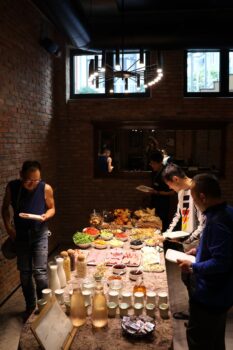 パンにヨーグルトにハチミツにハムに、どれをとっても美味しい!