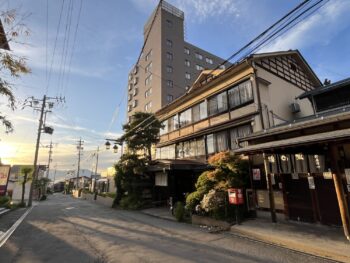 湯田中温泉はすっかり青空