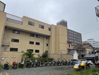 ズラリと並んだバイクの中には、珍しいサイドカーの姿も