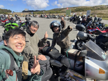 バイク日和ということで、100台以上のバイクが並んでしました。