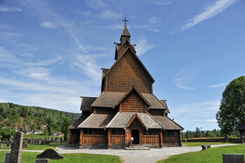 ノルウェーで見られる中世時代のスターヴ教会