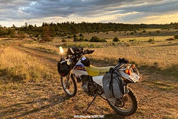 バイクはスズキDR350