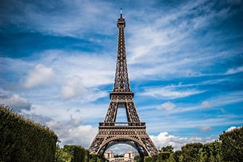  パリではエッフェル塔を眺めてスタート！