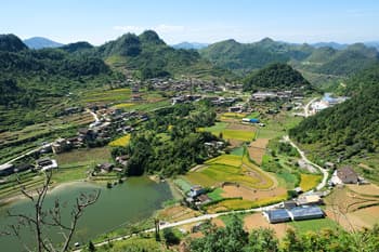 ハノイを抜けると長閑な田園地帯へ