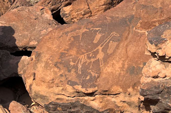 世界遺産のトゥウェイフルフォンテーンの岩絵
