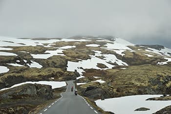 荒涼とした山岳ルートも