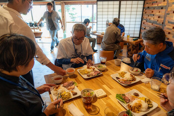 エンジンを休めて、舌を喜ばせる時間