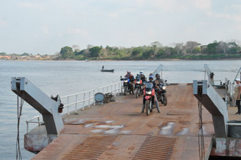 マモレ川を渡りいよいよブラジルへ入国