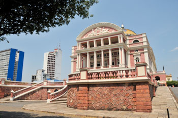 天然ゴムで栄えたマナウスの繁栄を物語るアマゾナス劇場