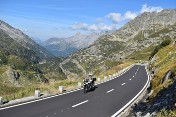 走りやすいスイスのワインディング