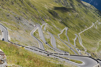 ステルヴィオ峠への48のつづら折れ