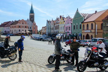カラフルな街並みのテルチ