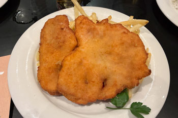 ボリューム満点のウイーン風カツレツ