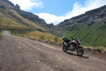 レソト・南アフリカ 天空の王国レソトとドラケンスバーグ山脈オン＆オフロードツーリング 10日間