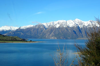 森林地帯を抜けるとワナカ湖が