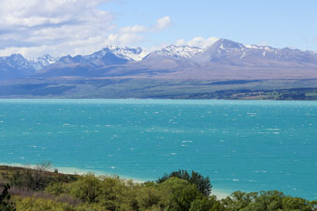 ミルキーブルーのプカキ湖