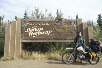 ダルトンハイウェイ起点の看板