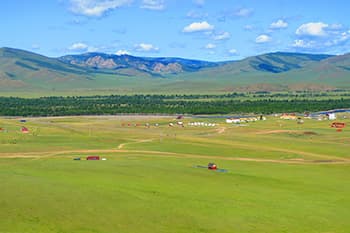 丘からツーリストキャンプを眺める